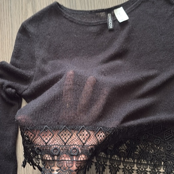 H&M Cropped Knit Cropped Top with Lace Trip - Picture 4 of 4